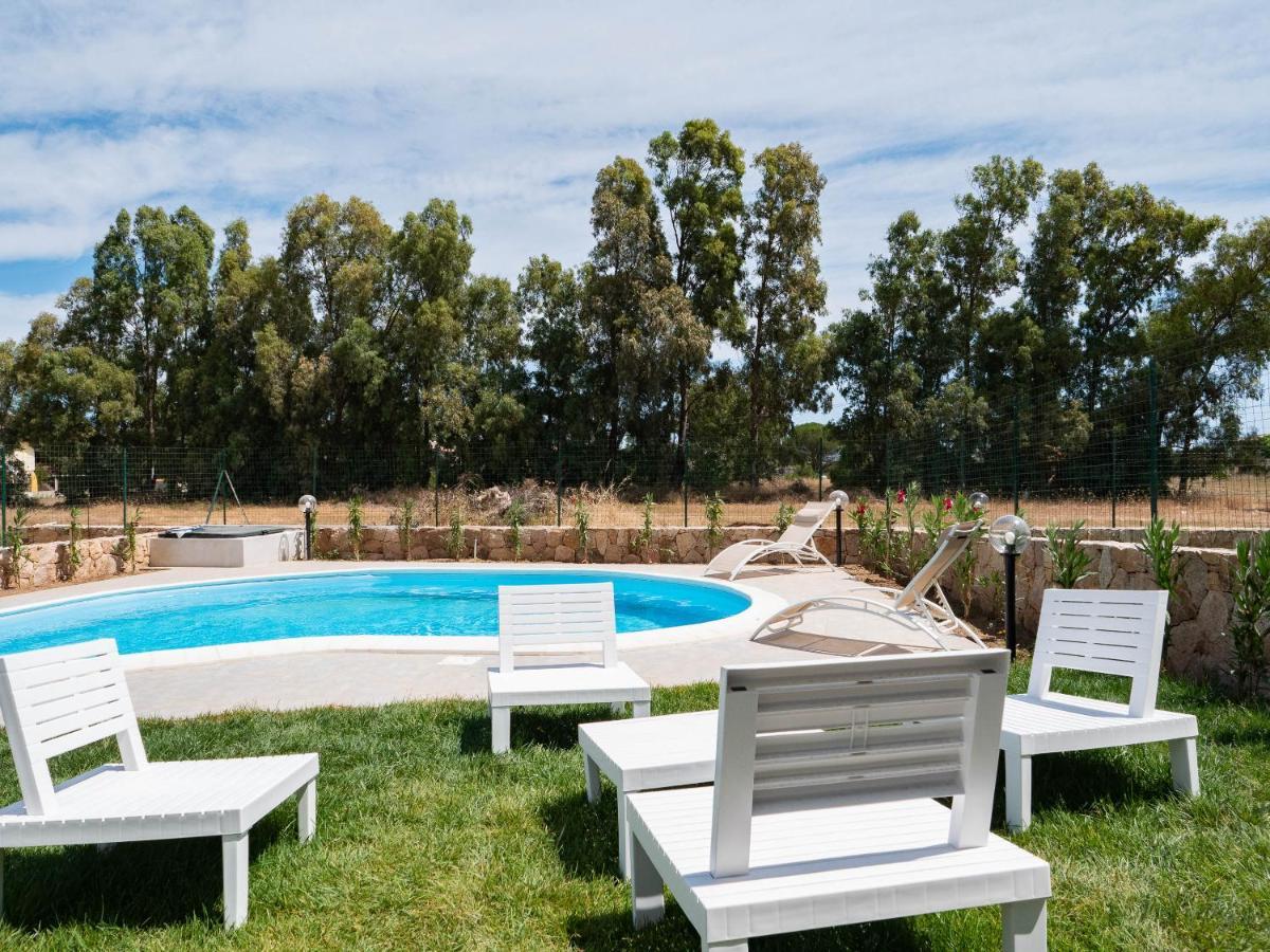 Villetta Con Piscina Budoni Affitti Spiaggia 700 Mt Dış mekan fotoğraf